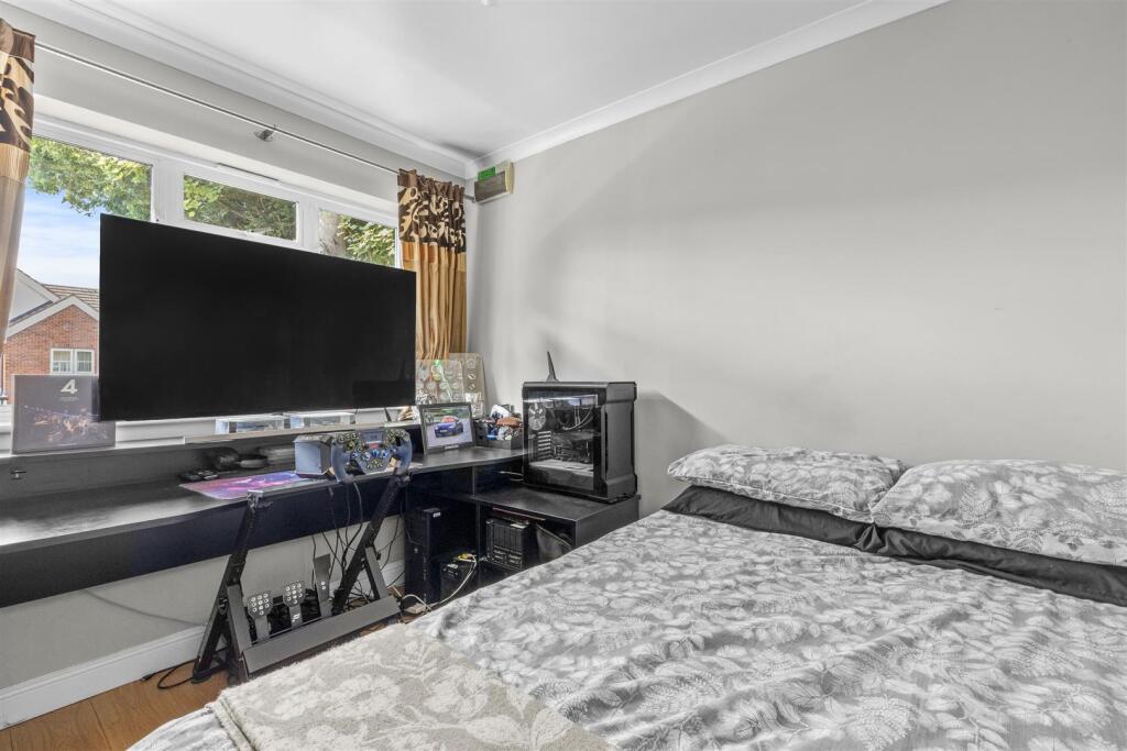 6 Coningsby Road, HP13 5NX-5.jpg