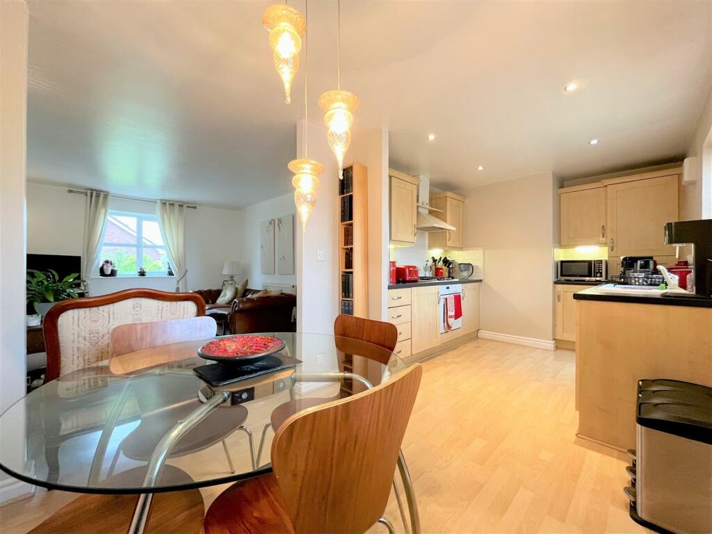Kitchen Dining Area