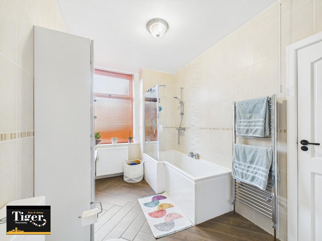 CAM02176G0-PR0513...