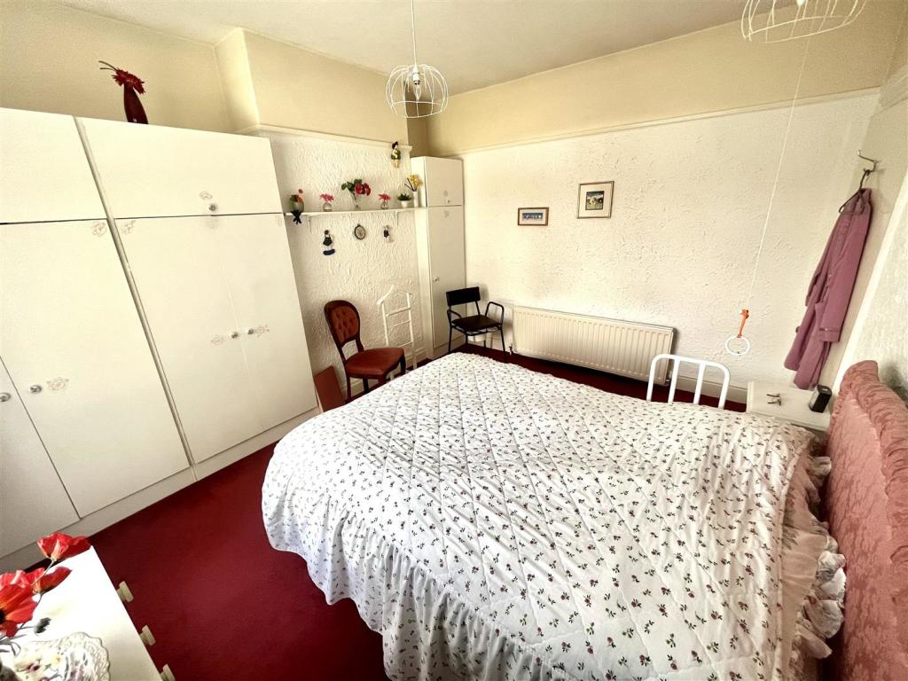 Bedroom 1 Aspect 2.jpg