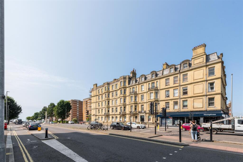Flat 10, Grand Avenue Mansions-26.jpg
