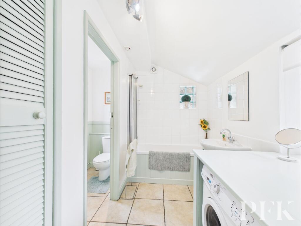 Bathroom/Utility Room