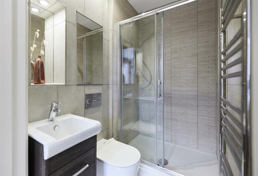 En suite bathroom