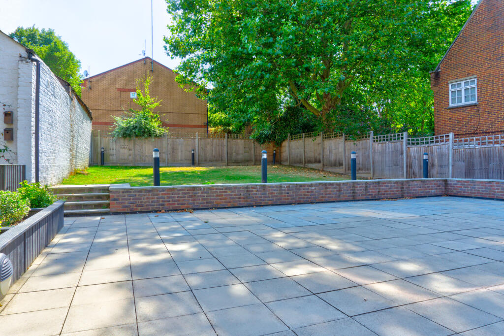 Egleton House EXT HR-2