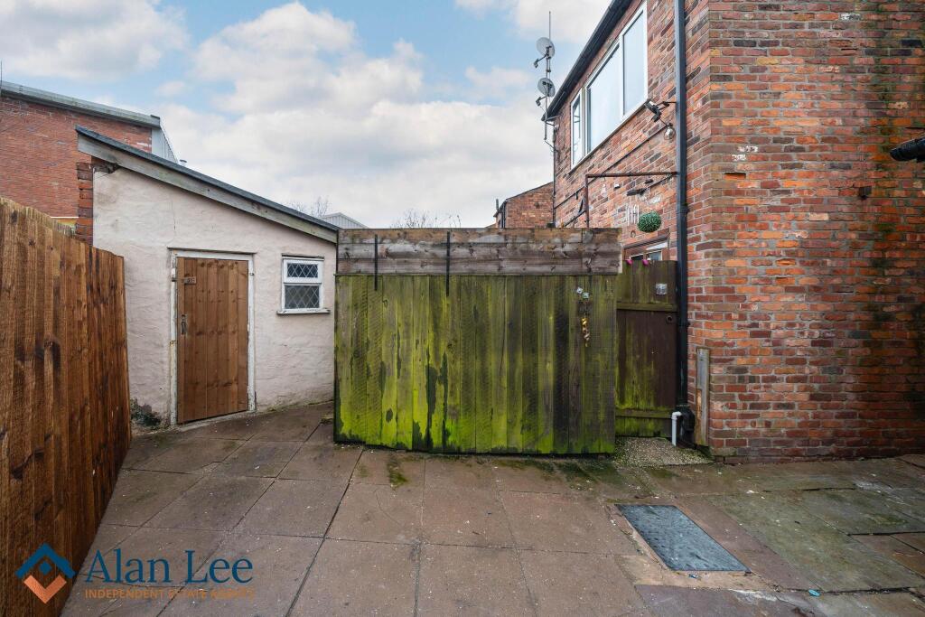 Yard + Outbuilding (Private)