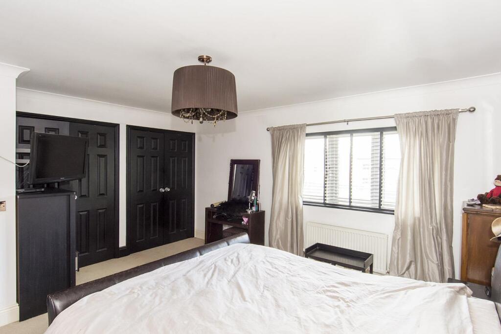 Master Bedroom photo 3