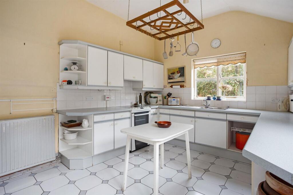 82945_5 St Peters Road (7)_low.jpg