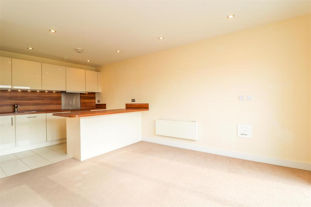 Lounge/Kitchen