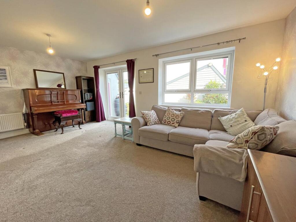 Solar Crescent 12 - Lounge.jpg