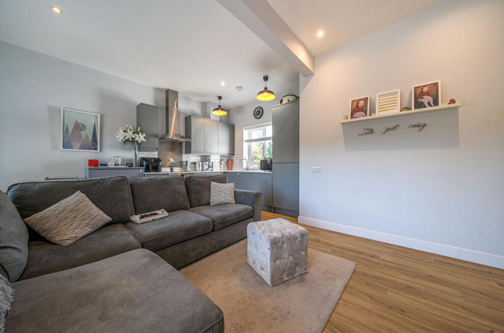 1323822-6-686fc26...