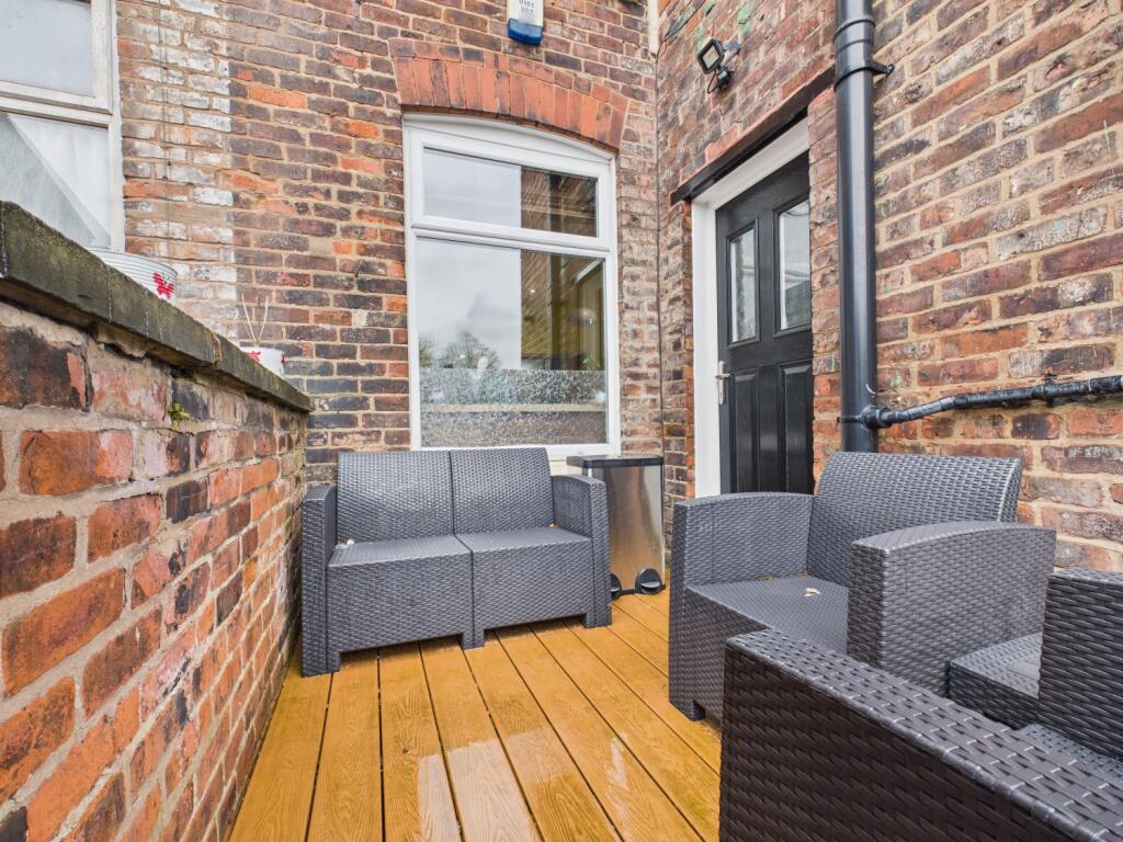 CAM03729G0-PR0165-STILL036