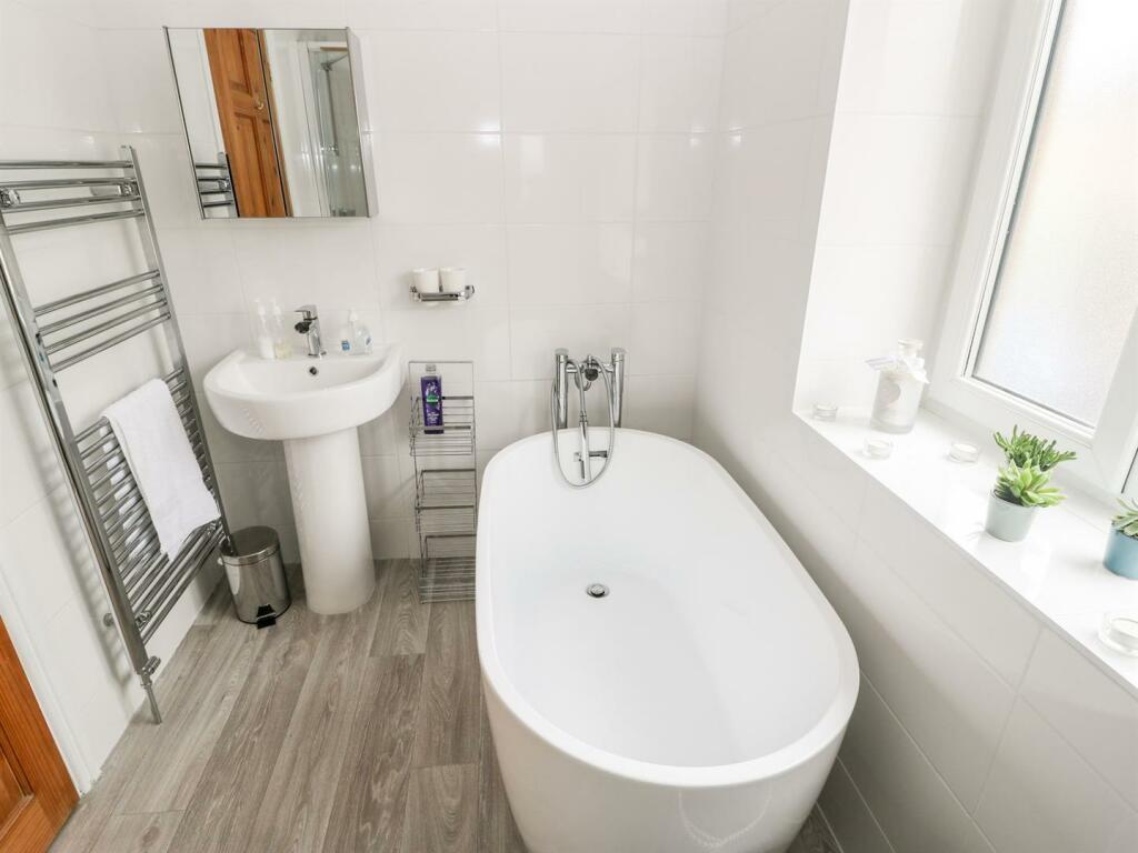 HOUSE BATHROOM