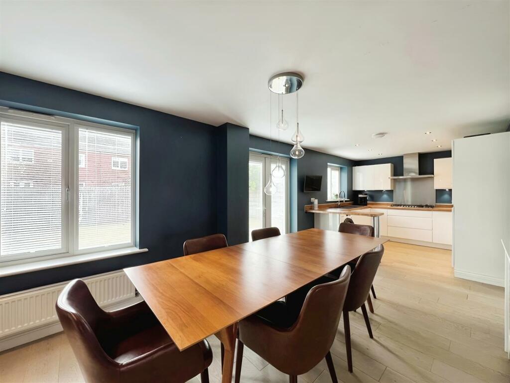 Open Plan Kitchen Diner / Living Space.