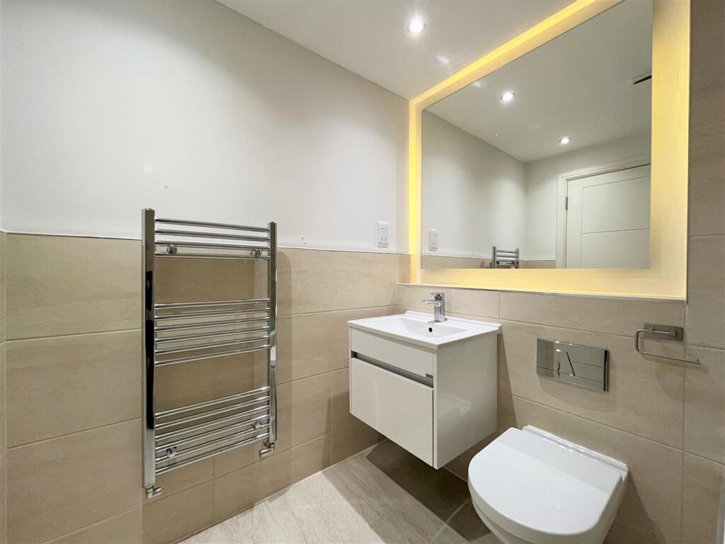 Family Bathroom Aspect 2