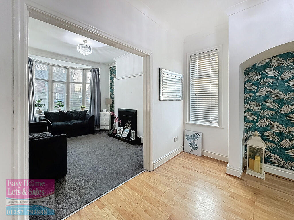 Living/Dining Roo...