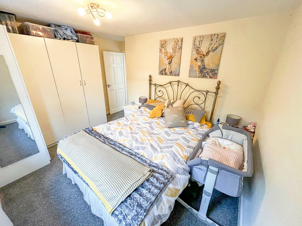 19_Master_Bedroom...