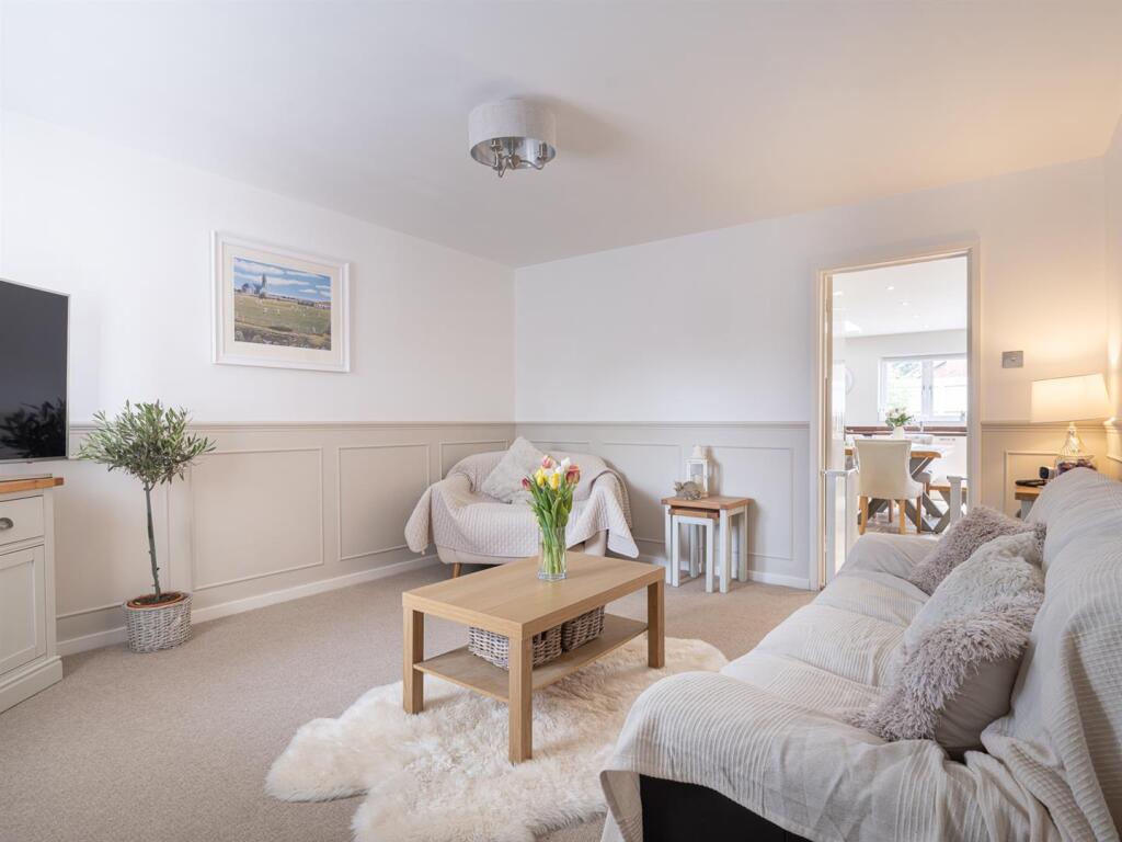 26 Balmoral Close-22.jpg