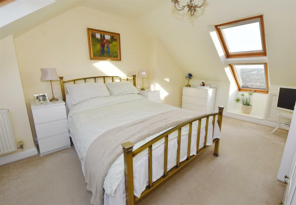 Master bedroom 4.jpg