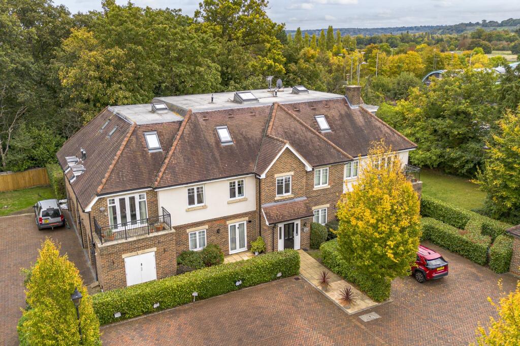thumbnail_9 Bisham House, SL7 1FQ Drone-1