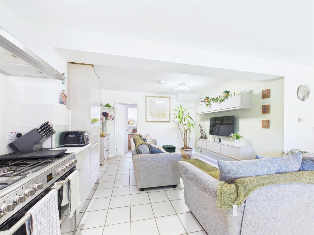 Open Plan Kitchen/Dining/Living Area