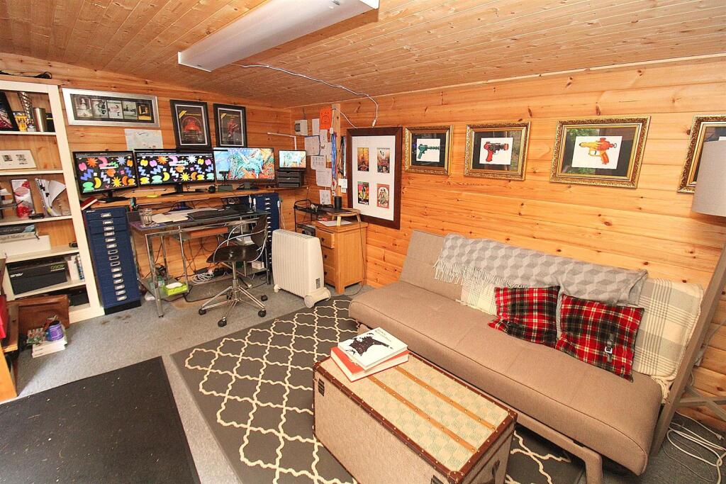 GARDEN OFFICE.JPG