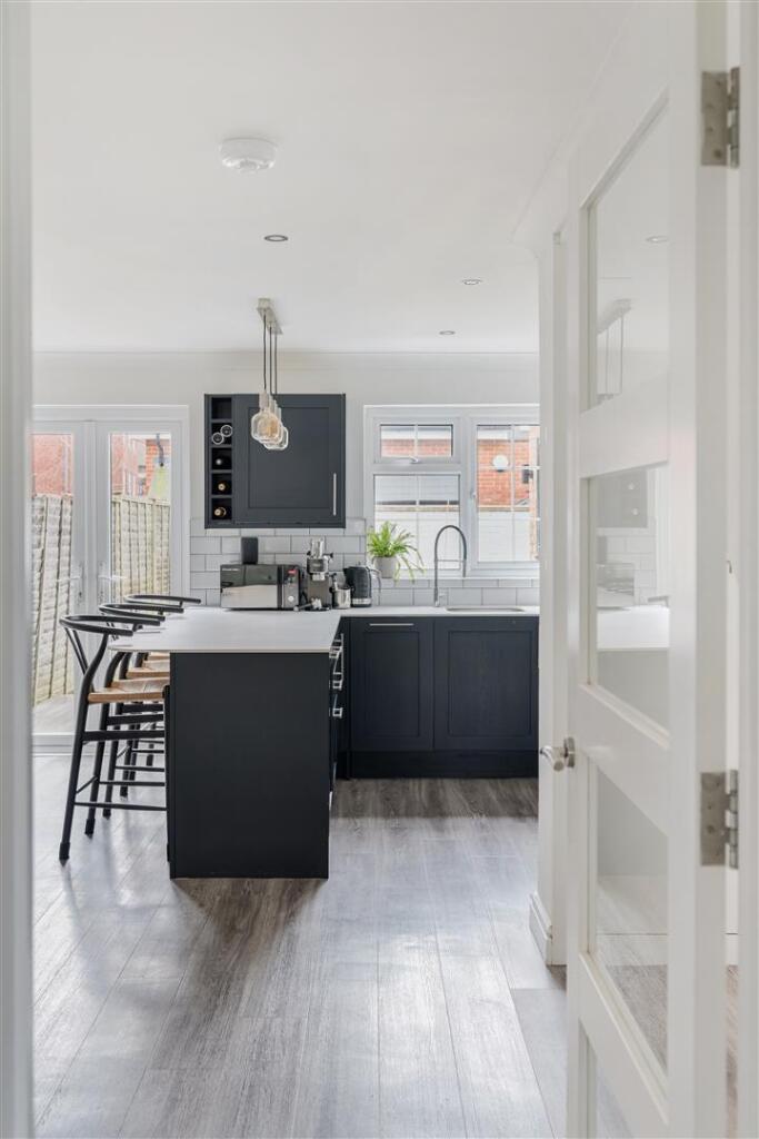 MIDDLE CLOSE (20).jpg