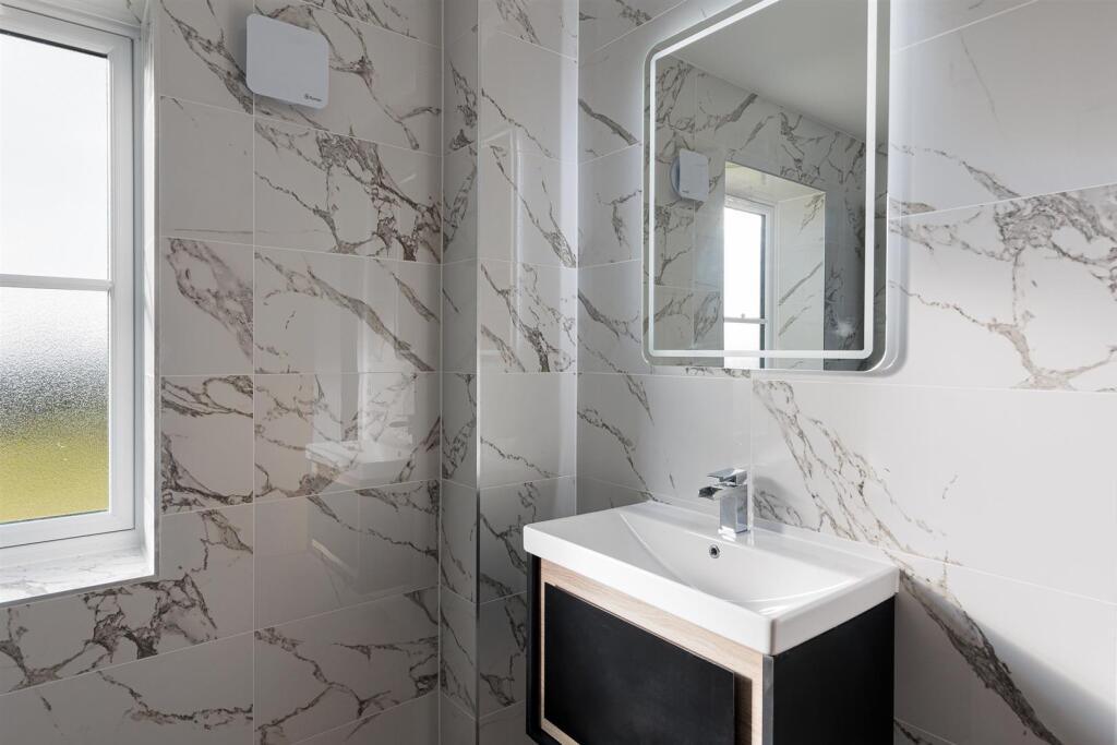 Bedroom 2 EnSuite