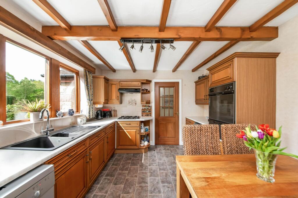 OPEN-PLAN DINING KITCHEN