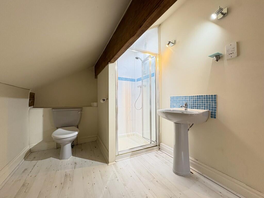 EN SUITE SHOWER ROOM