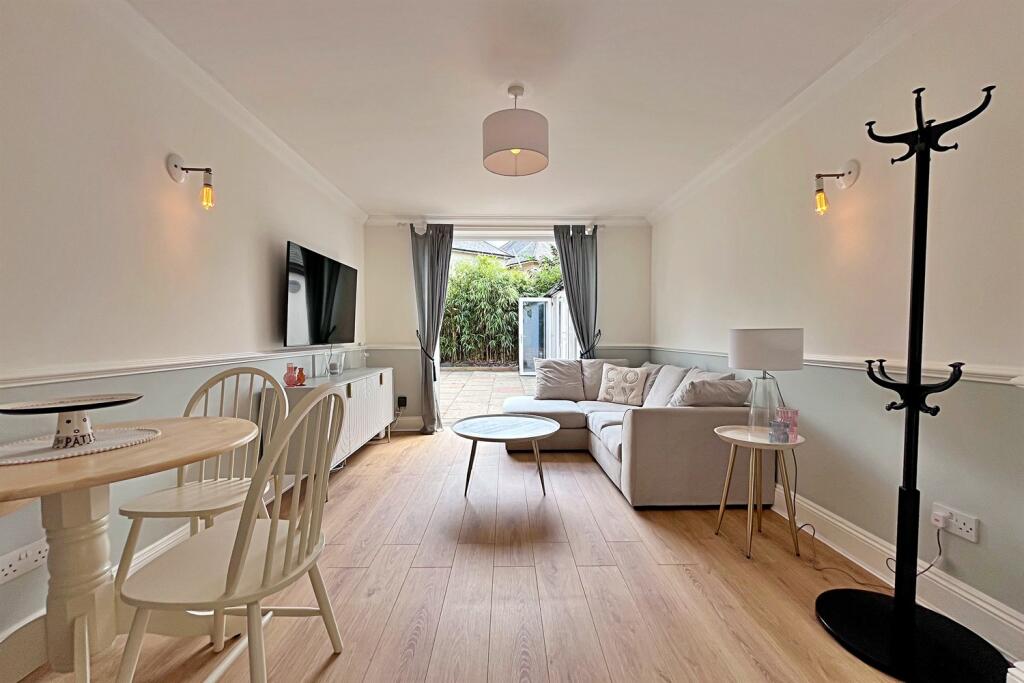 Living Dining Area