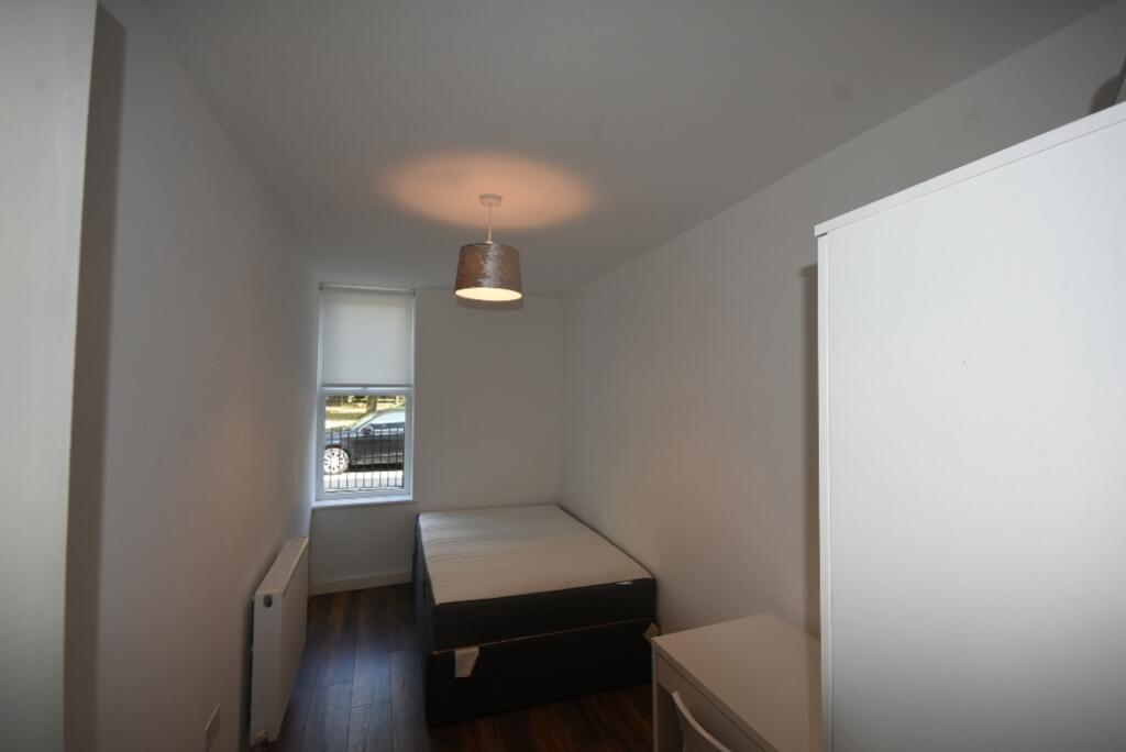 4 Claremont Rd06