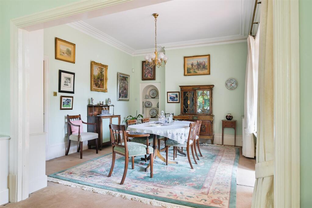 WALTON HEATH COTTAGE- (7).jpg