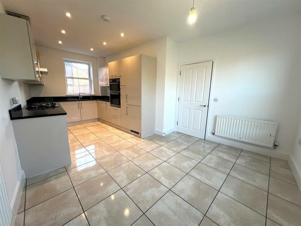 Kitchen/ Dining room