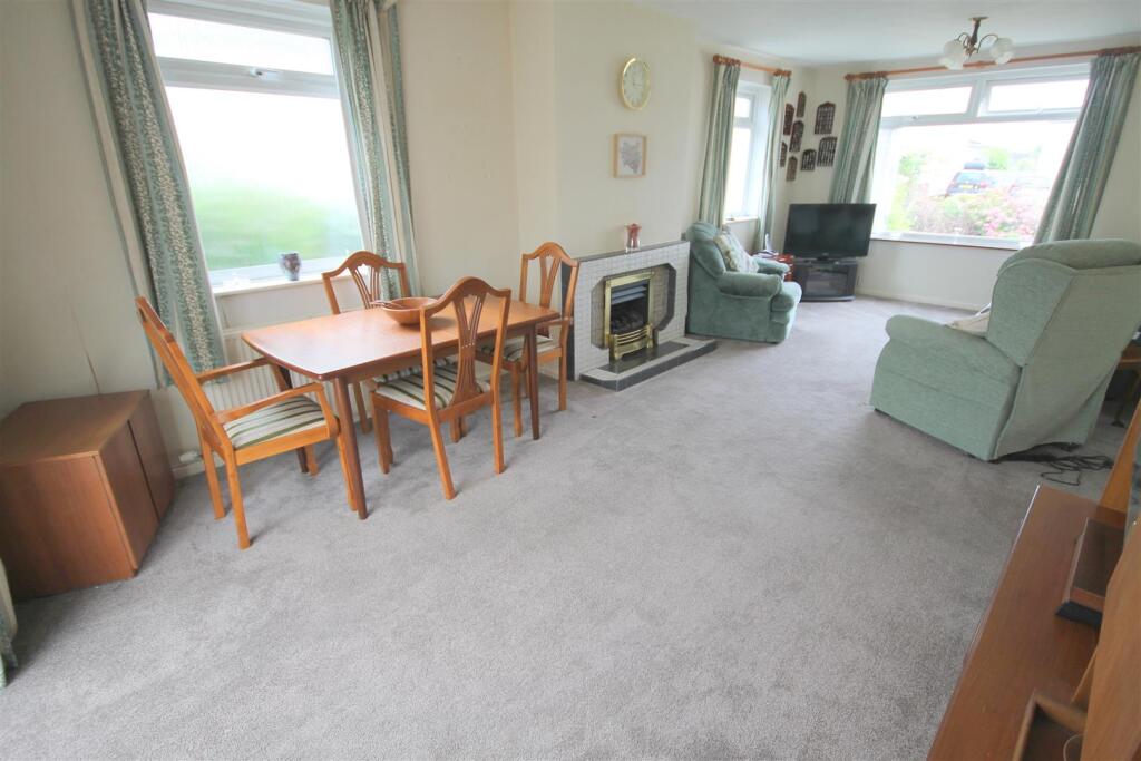 SA Dining Lounge ii.JPG