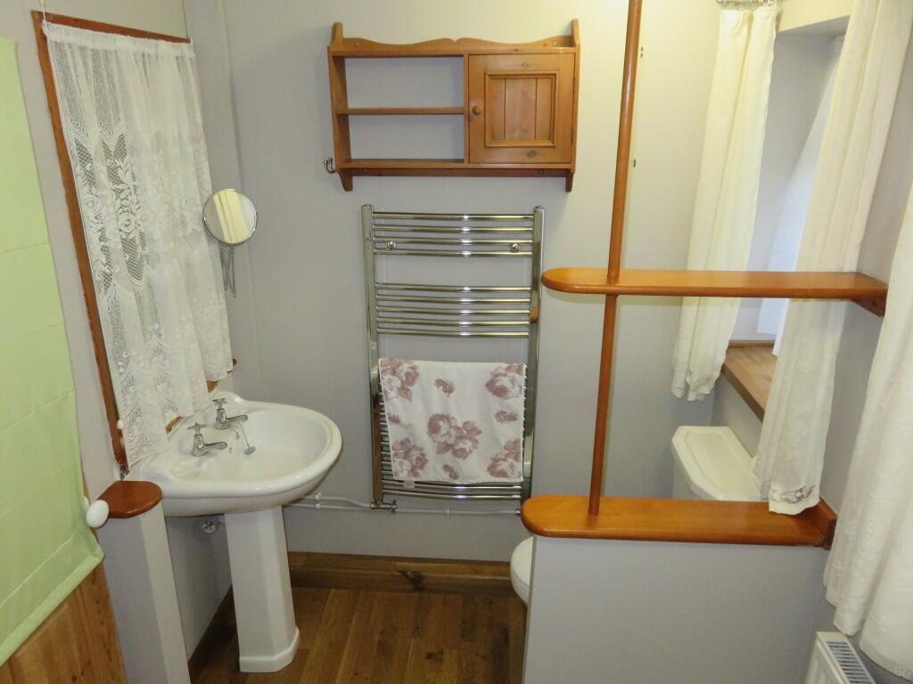 FAMILY BATH/SHOWER