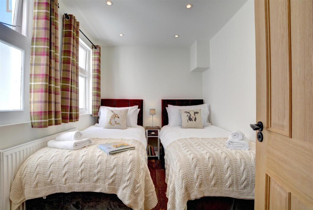 37a Traflagar Street Bedroom 4.jpg