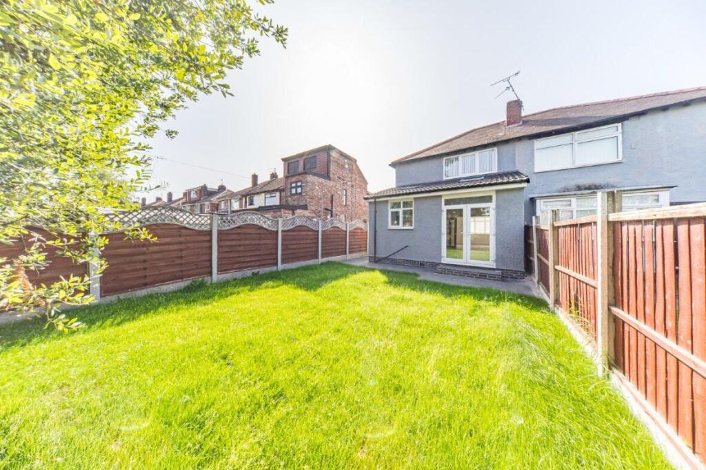 77 Jeffereys Crescent garden 3.jpg