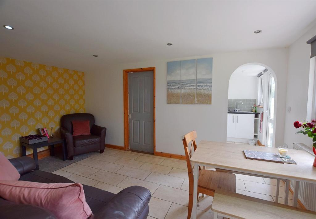 Chalet-Lounge/Dining Room