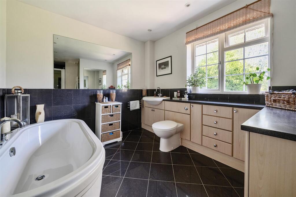 Ensuite to Bedroom 1