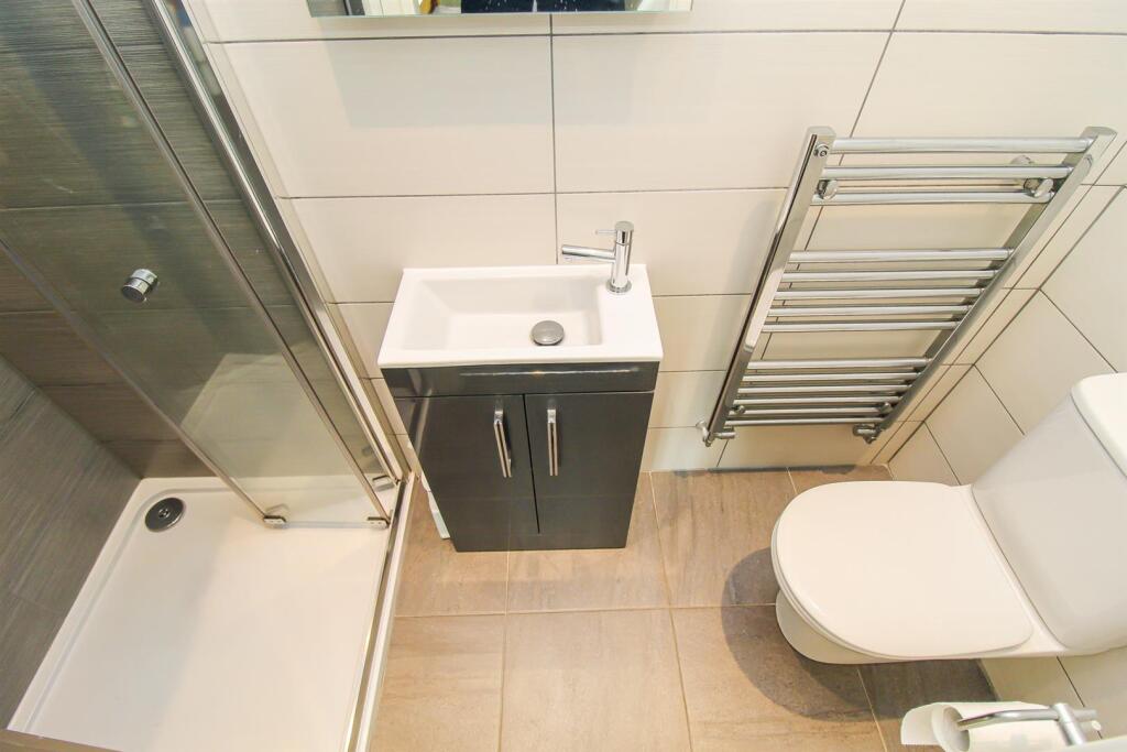 EN SUITE SHOWER ROOM/W.C.