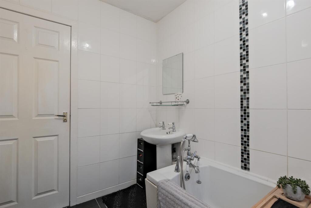 008-16 Rowan Court, Wishaw, ML2 0AF.jpg