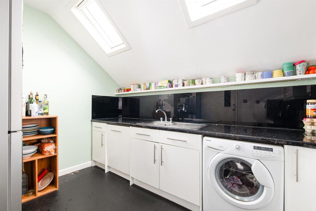 Kitchen_3.jpg