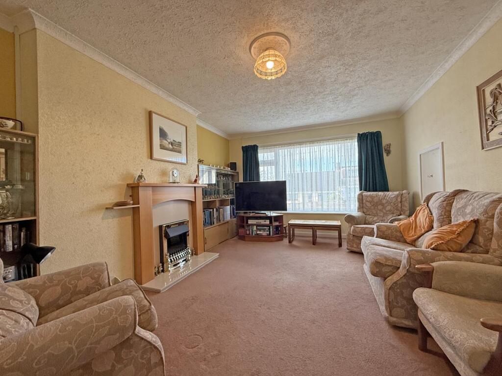 Cardigan Road 20 - Lounge 1.jpg