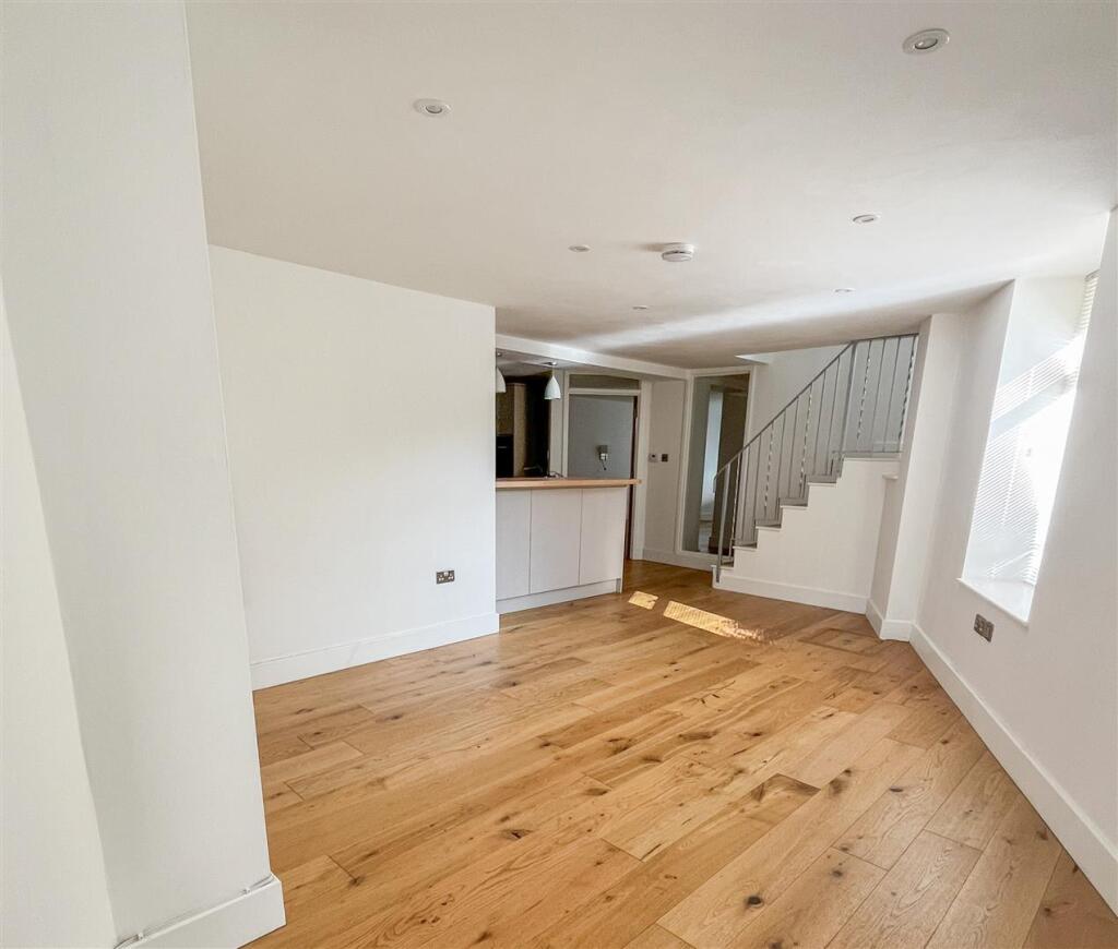 Living Room / Kitchen