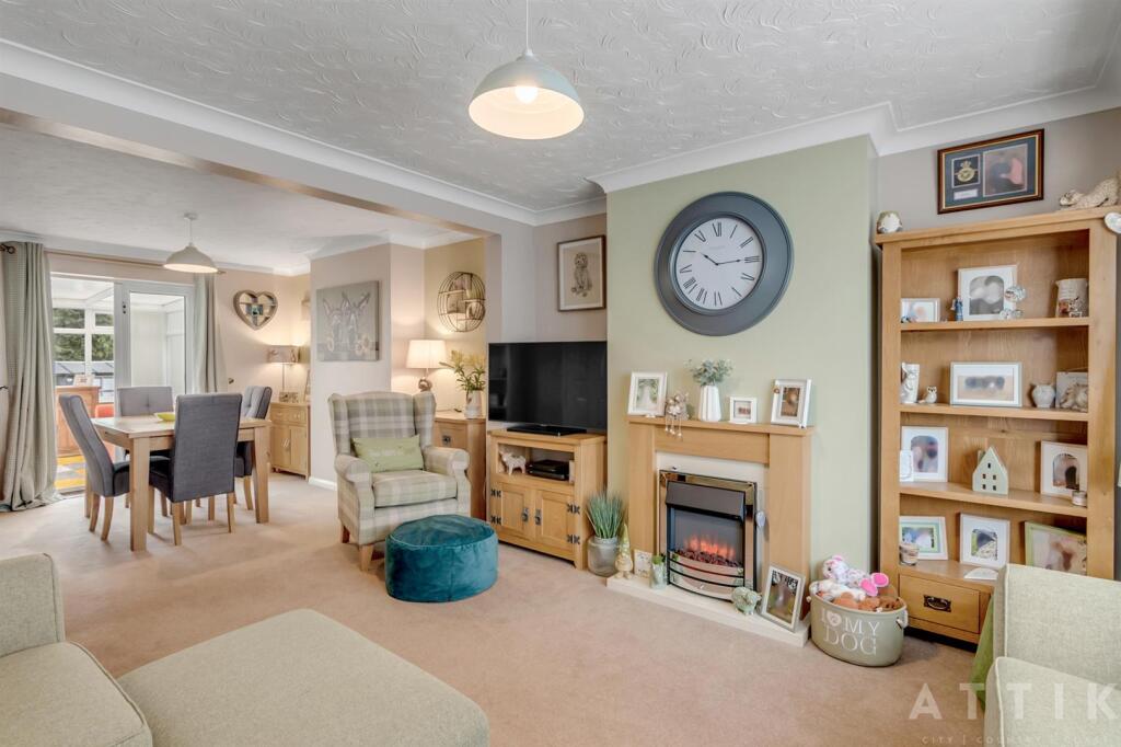 9 Bedingfield Crescent Halesworth IP19 8DZ (8).jpg