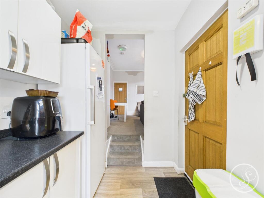 SHARED KITCHEN AREA
