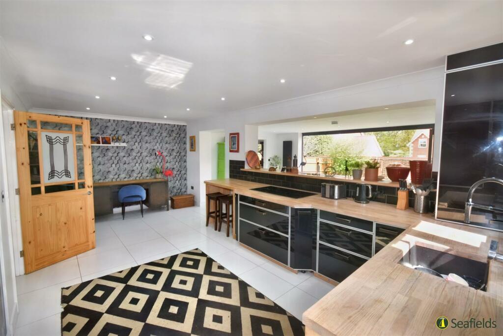 Kitchen..jpg