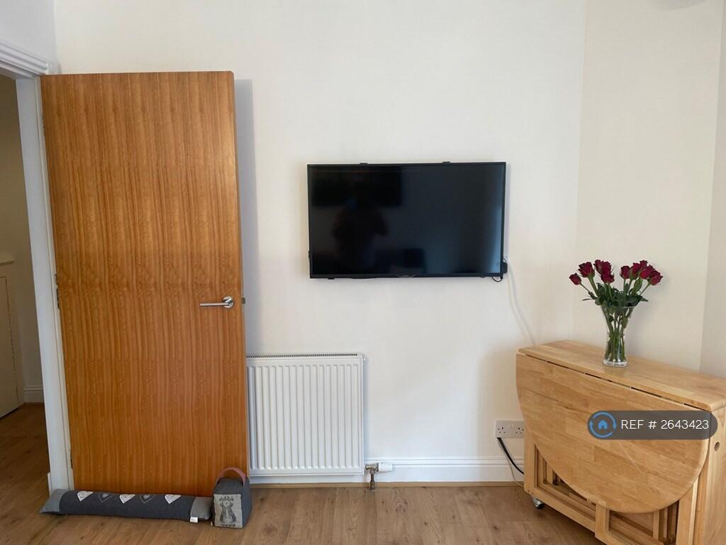 Example Of Furnished To Show Space - Living Room 