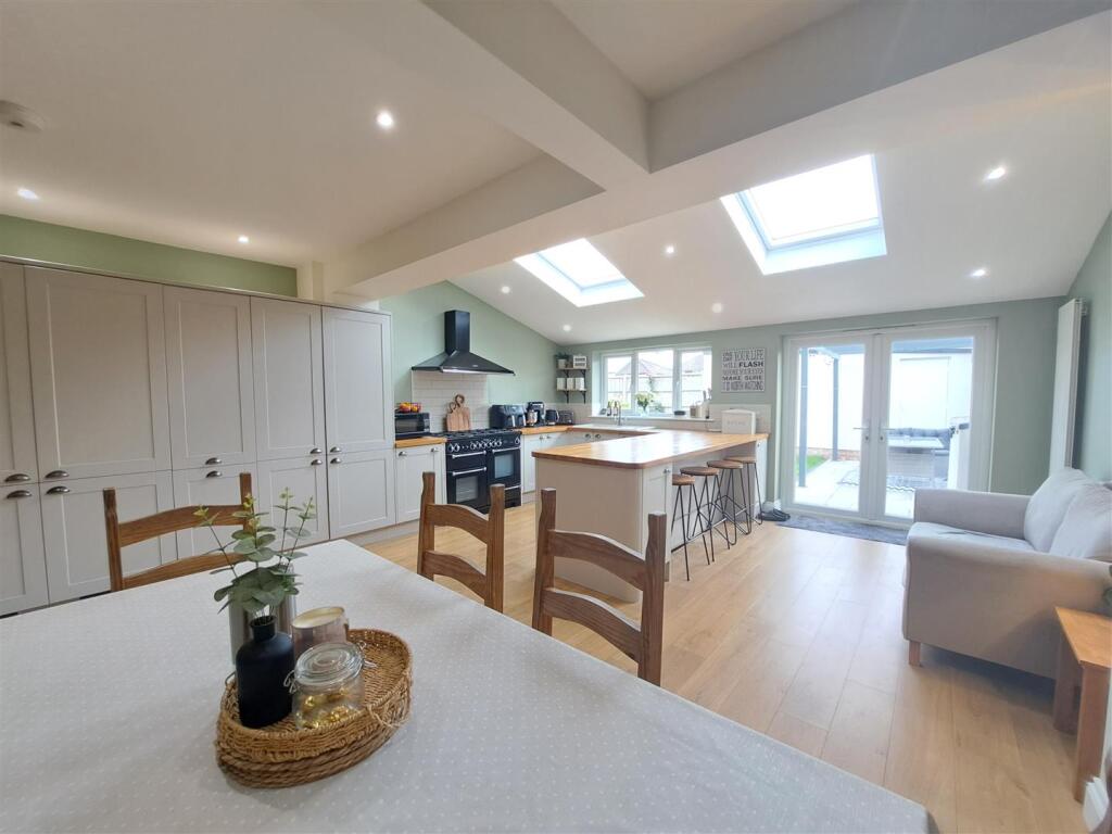 Open Plan Kitchen/Diner/Family Room