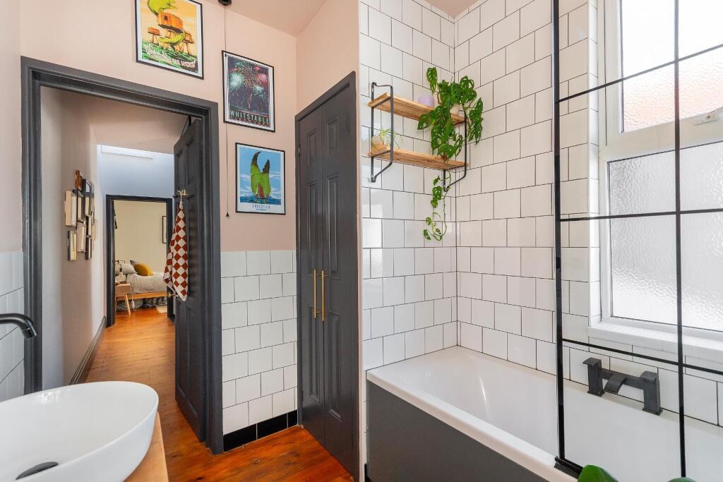 0W9SAN - Bathroom B.jpg